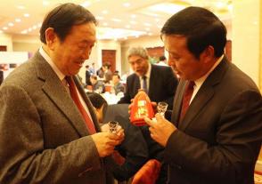2011年12月22日，時(shí)任全國人大常委會(huì )副委員長(cháng)、民盟中央主席蔣樹(shù)聲聽(tīng)取國緣酒介紹。