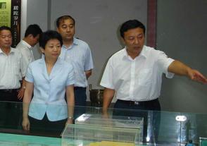 2009年8月6日，時(shí)任江蘇省委常委、副省長(cháng)黃莉新視察今世緣。